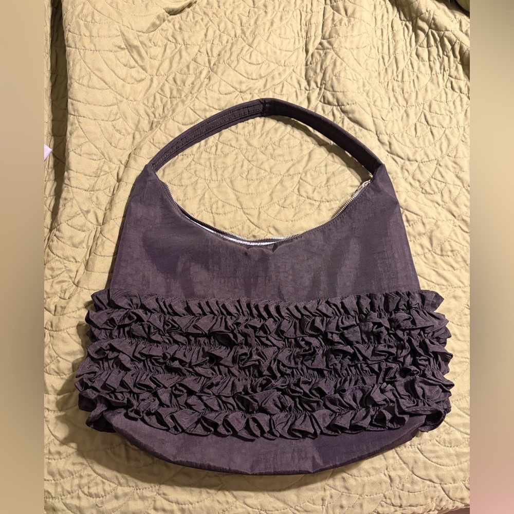 BAGGU Black Ruffled Shoulder Bag